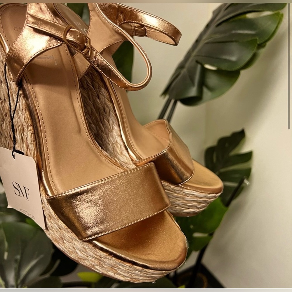 NWT Champagne Wedge Sandals-Size 10